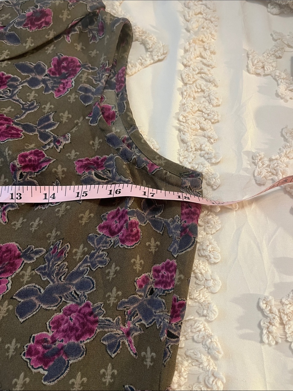 Beierdi Blouse soft
Flowy fabric. See measurements - Picture 6 of 7